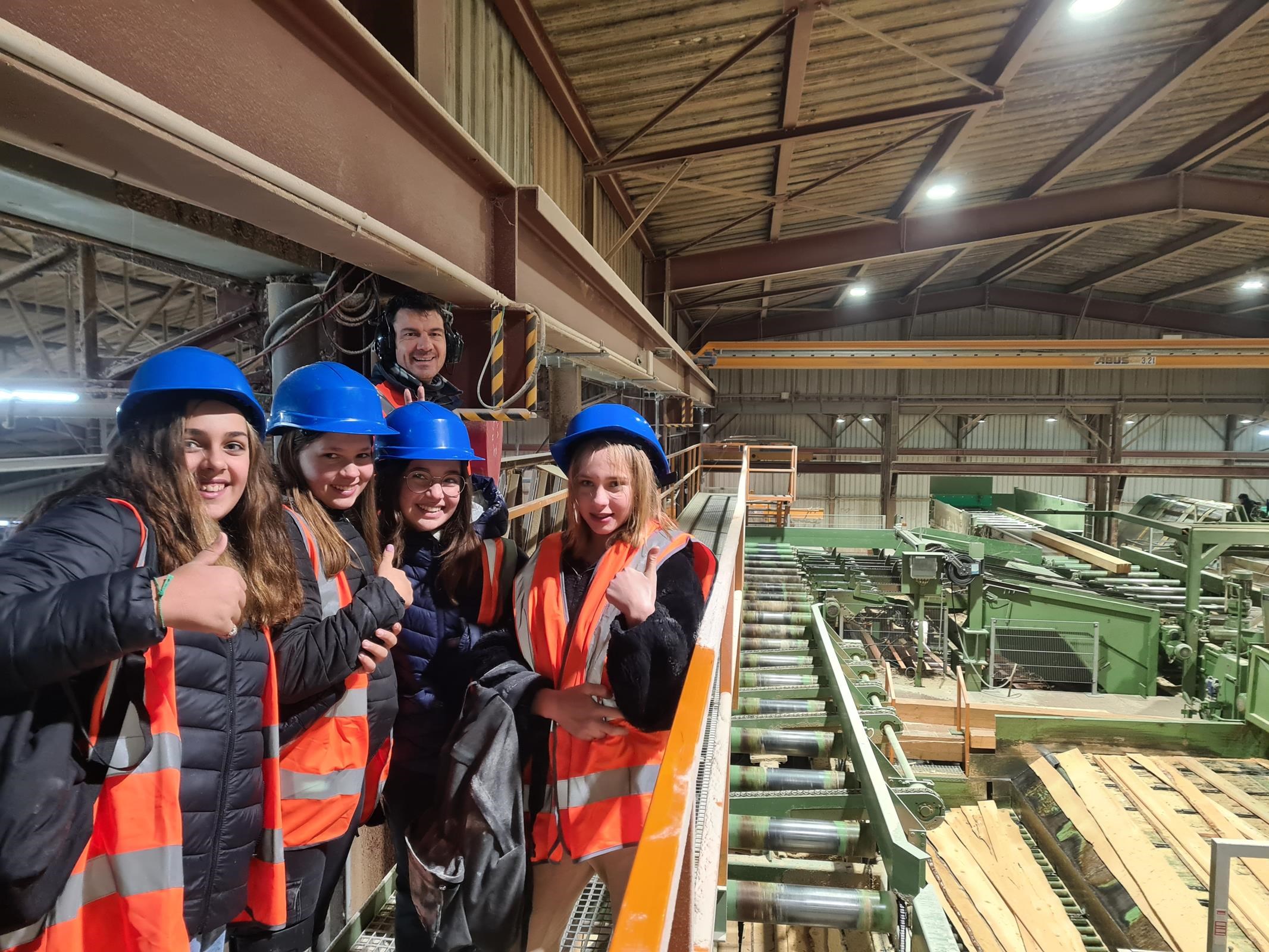 Visite de la scierie Neofor Betemps (sous les premiers flocons) pour des élèves de 4ème de Cluses